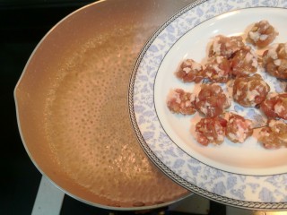 8、陕西胡辣汤,水微开，倒入肉丸