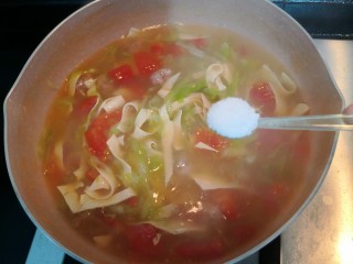 16、陕西胡辣汤,加入剩余的盐