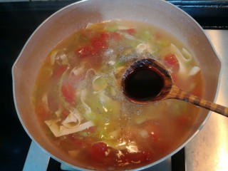 18、陕西胡辣汤,加入生抽