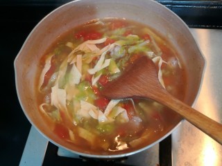 19、陕西胡辣汤,再次搅拌均匀，关火