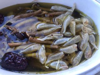 15、茶树菇炖鸡汤,鸡汤炖好前半小时加入再一起炖30分钟。