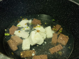 11、鸭血豆腐汤,大火煮开