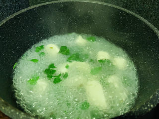 16、鸭血豆腐汤,起锅