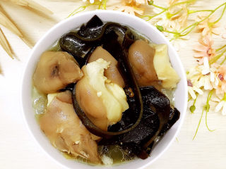 12、海带猪蹄汤,成品图