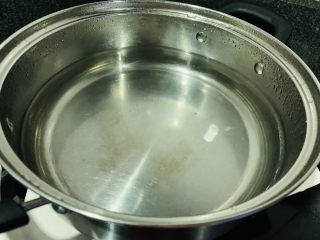 5、萝卜炖鸭肉,汤锅加清水;