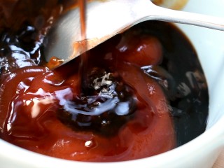 13、三汁焖锅,淋入少许的生抽