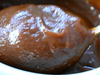 15、三汁焖锅,搅拌均匀备用。三汁就调好了。