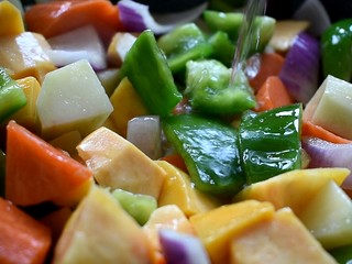 17、三汁焖锅,翻炒一会儿后加小半碗清水