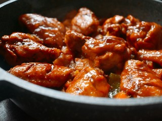 22、三汁焖锅,味道非常香浓。跟外边卖的真的差不多。不信你们试试呀！