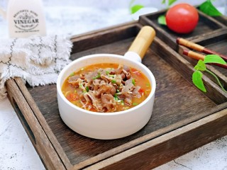 9、酸汤肥牛金针菇,盛出,撒上葱花。