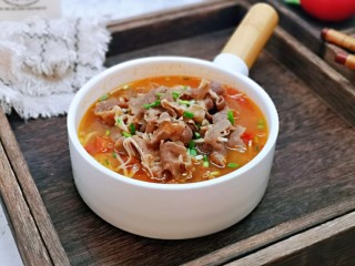 10、酸汤肥牛金针菇,味道鲜美至极。