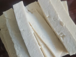 3、砂锅补气营养汤,豆腐切长条