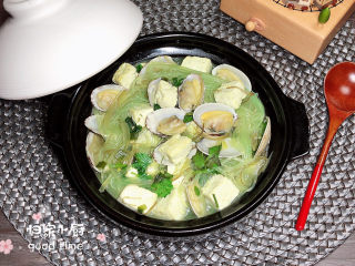 14、花蛤豆腐汤,一碗鲜香滑嫩爽口的花蛤裙带菜粉丝煲就做好了，热呼呼的美味极了！