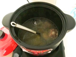 19、杂蔬牛尾汤,牛尾熟了，牛尾肉很酥烂