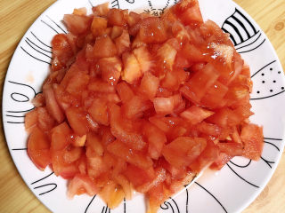 5、酸汤羊肉,西红柿切碎备用。