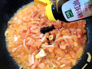 12、酸汤羊肉,加入蚝油、生抽、盐。