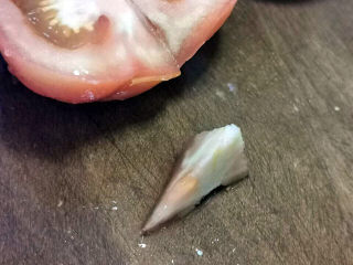 7、西红柿面疙瘩,西红柿去掉蒂头