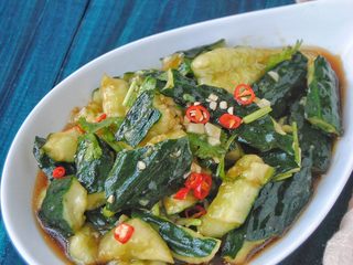 14、拍黄瓜,开吃咯