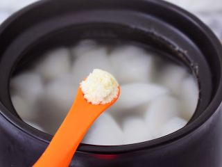 10、排骨萝卜汤,等汤煲好后，再根据个人口味加入鸡精