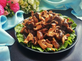 15、孜然香菇,口感醇厚,香味浓郁的孜然香菇做好了,可以美美的享用了,味道非常棒哦!