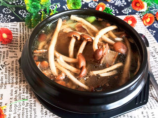 19、茶树菇排骨汤,冬季进补菌类首选，这道茶树菇排骨汤鲜香味美，营养丰富~
