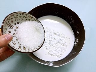 5、椰蓉奶冻,加入白糖