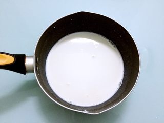 6、椰蓉奶冻,搅拌均匀