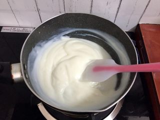 8、椰蓉奶冻,煮至糊状即可