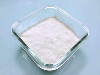 10、椰蓉奶冻,再撒上椰蓉