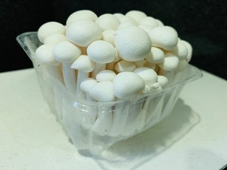 2、白玉菇鸡蛋汤,取出