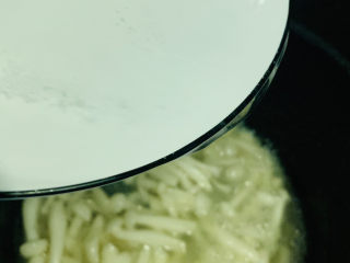 12、白玉菇鸡蛋汤,加清水