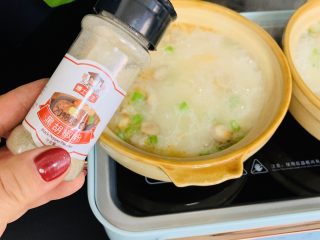 12、蔬菜虾仁粥,下入胡椒调味，不喜欢可以不放。