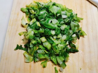 5、香菇豆腐汤,切小段