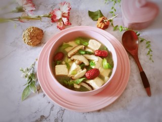 16、香菇豆腐汤,营养美味的香菇豆腐汤  