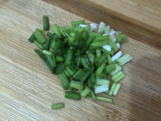 5、冬瓜鸡蛋汤,葱切小段