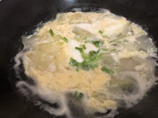 14、冬瓜鸡蛋汤,下葱花起锅