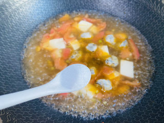 11、鱼丸豆腐汤,根据个人口味加入适量盐