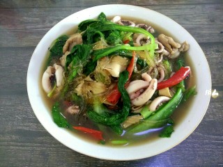 17、鱿鱼须小白菜粉丝汤,成品图