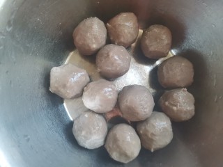 3、萝卜肉丸汤,牛肉洗干净