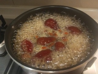 19、桂圆炖蛋,大火烧开。