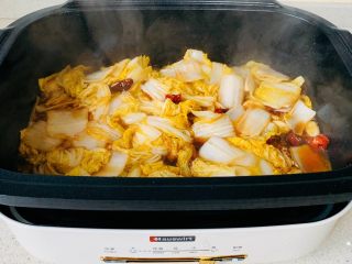 10、醋溜白菜,炒匀就可以出锅来