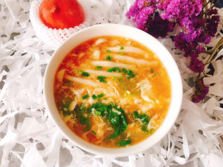17、白玉菇鸡蛋汤,盛入碗中撒上葱花即可食用