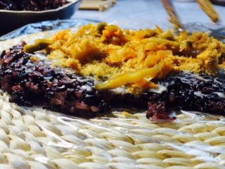 8、网红紫糯米团,加入榨菜，喜欢辣椒的可以放一点辣椒！