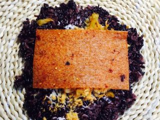 10、网红紫糯米团,哈哈，我还做了一个黑暗料理！加了一块辣条！