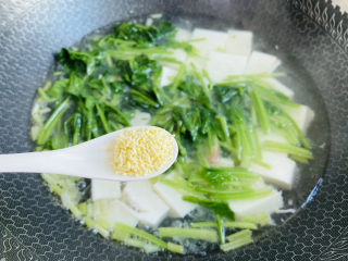 13、菠菜豆腐汤,鸡精调味