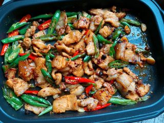 13、农家小炒肉,炒匀就可以啦,超级香的!