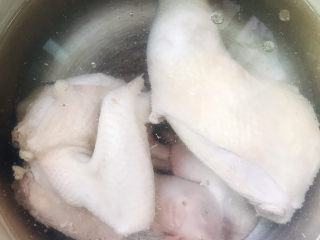 4、药膳养生鸡汤,重新加入清水