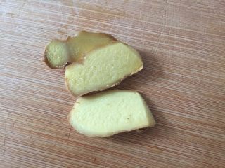 4、超级简单好吃的红烧肉,生姜切片