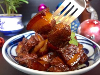 18、超级简单好吃的红烧肉,装盘,红烧肉还会左右摇摆,诱人不?