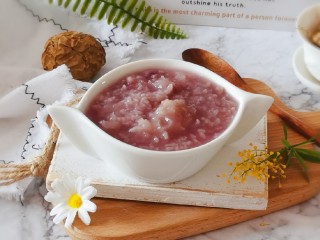 15、紫薯银耳粥,香甜可口。